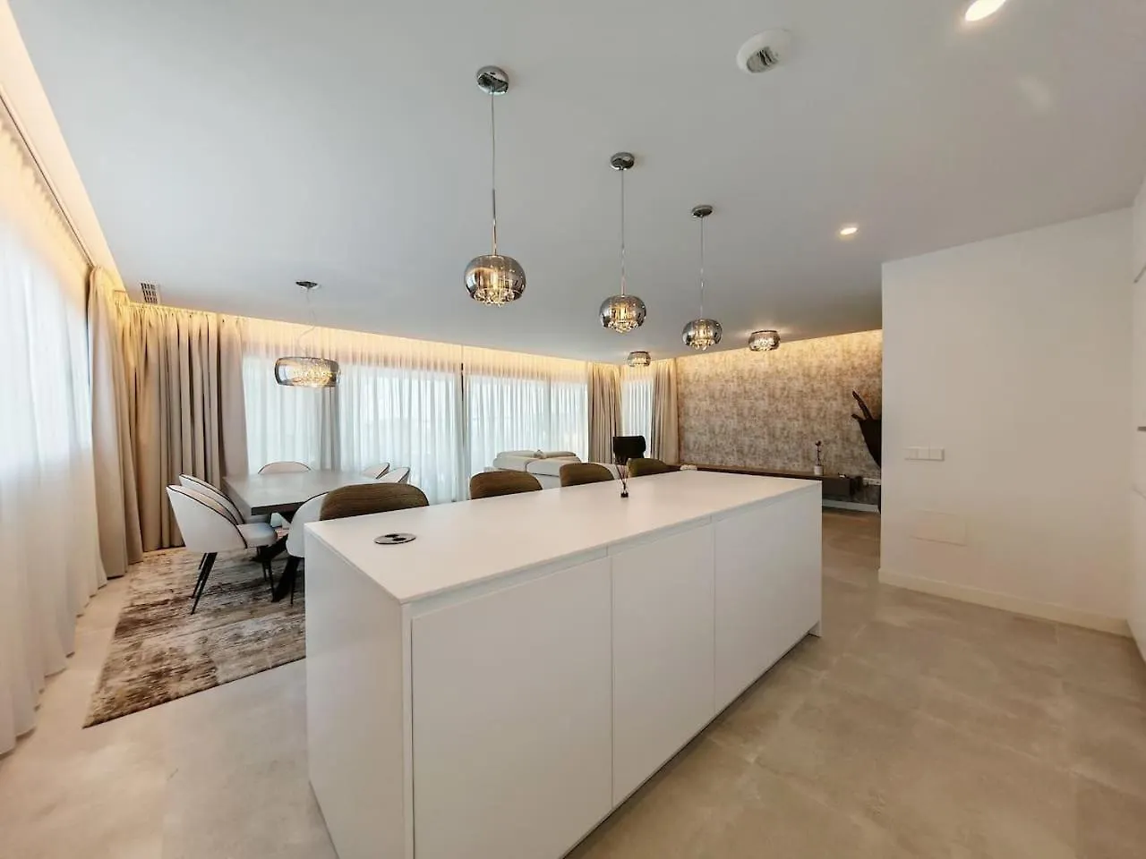 Luxury 4 Bed Villa With Sea Views In Eden Resort Málaga