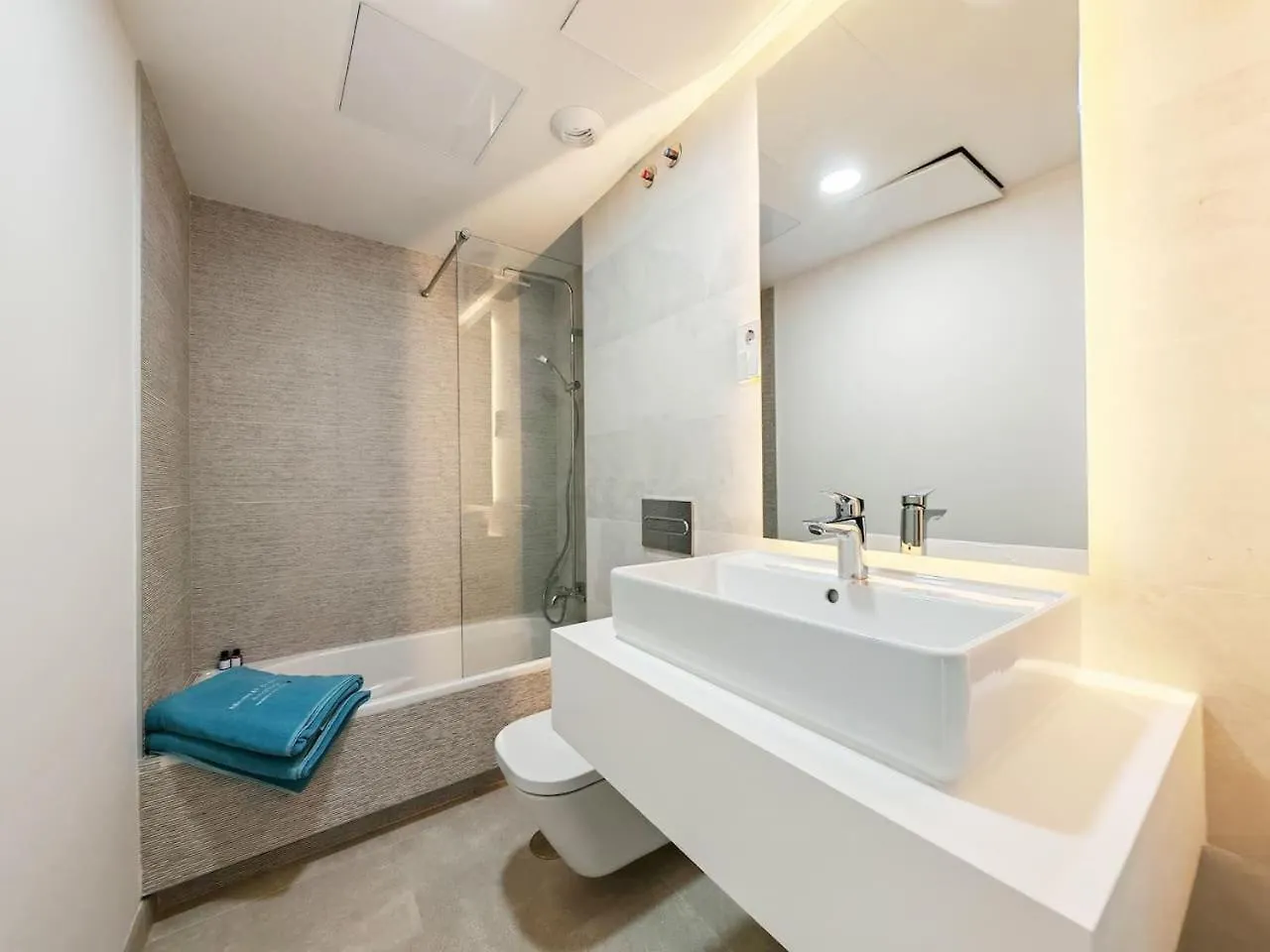 Luxury 4 Bed Villa With Sea Views In Eden Resort Málaga 0*,