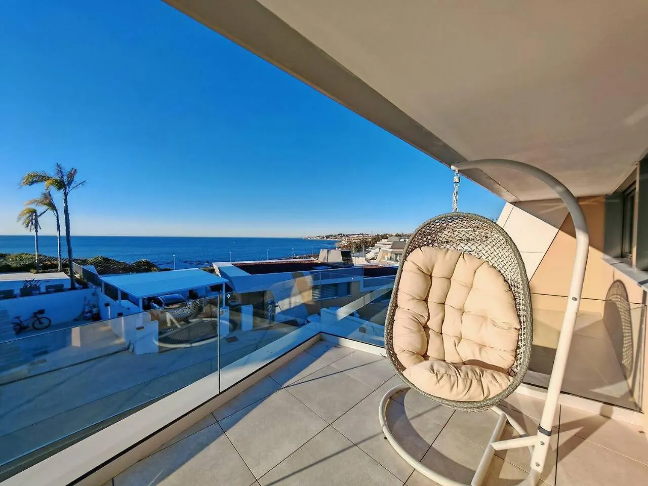 Casa de Férias Luxury 4 Bed Villa With Sea Views In Eden Resort Málaga