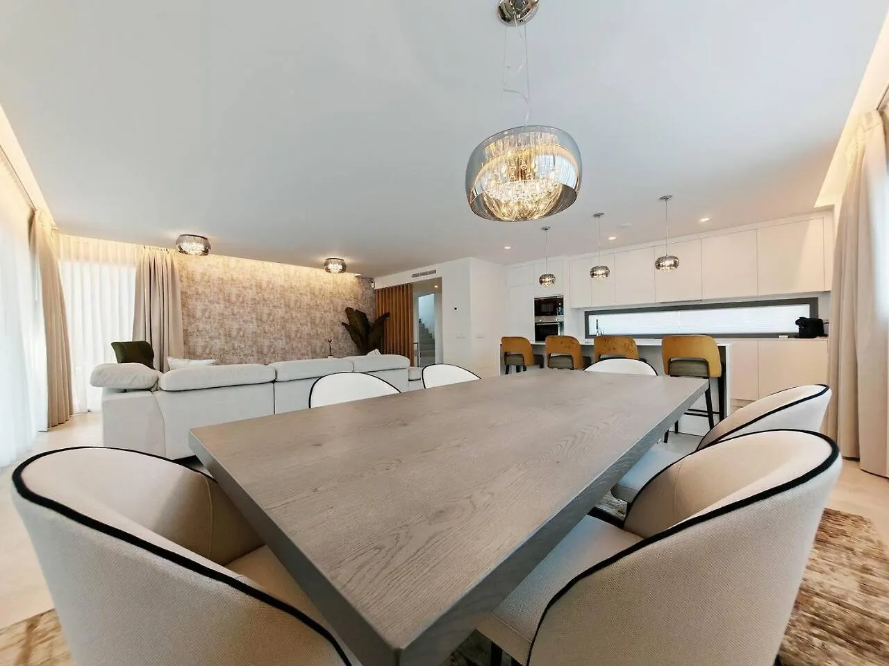 Casa de Férias Luxury 4 Bed Villa With Sea Views In Eden Resort Málaga