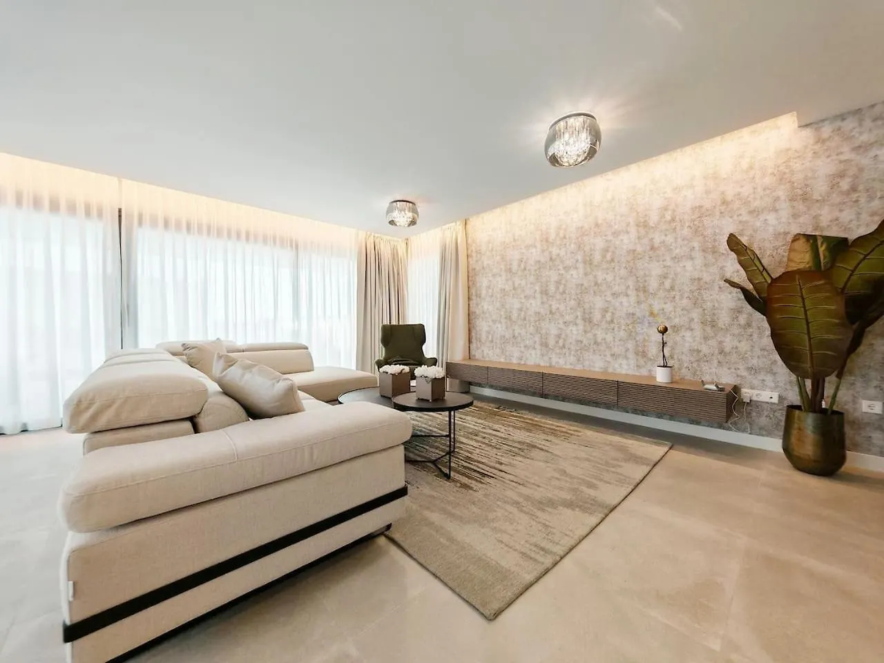 Luxury 4 Bed Villa With Sea Views In Eden Resort Málaga Casa de Férias