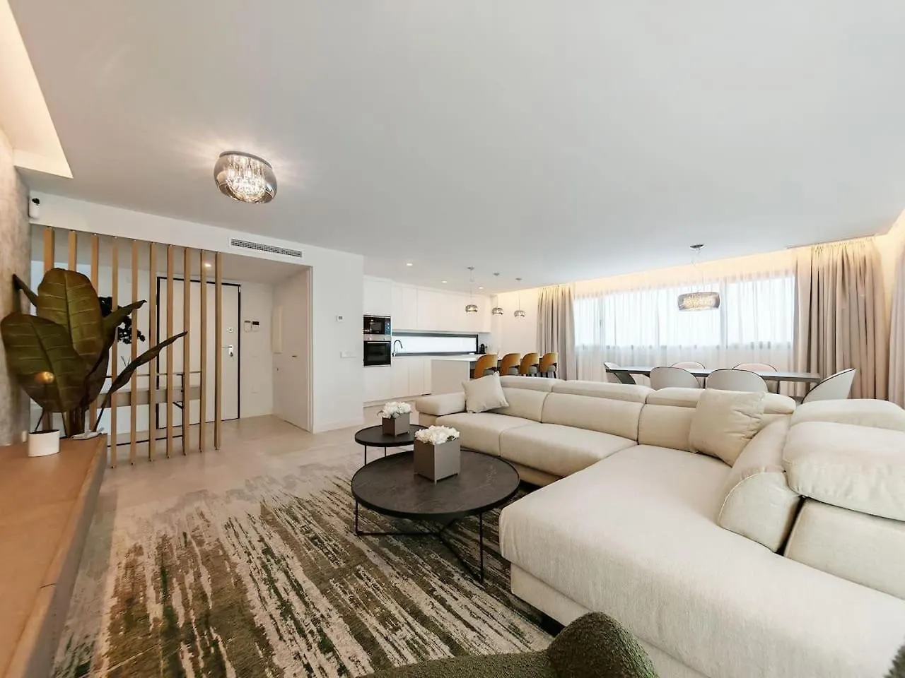 Luxury 4 Bed Villa With Sea Views In Eden Resort Málaga