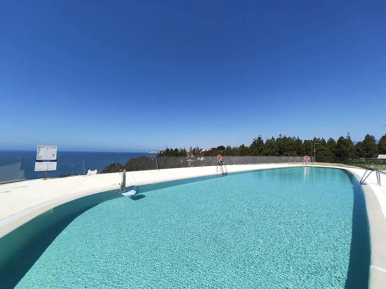 Luxury 4 Bed Villa With Sea Views In Eden Resort Màlaga 0*,  Španělsko